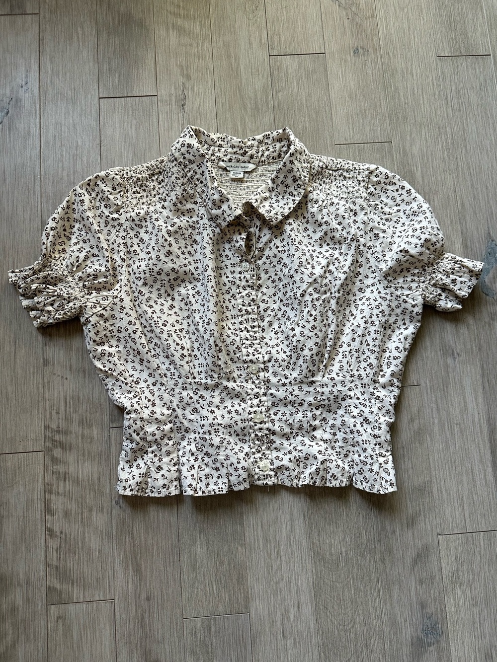 American Eagle Brown Cream Floral Button-Up Crop Blouse Size Medium